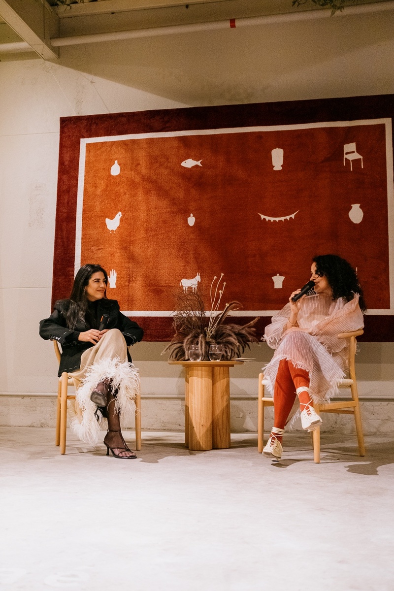 Marina Bitu e Maria Libório, head criativa e de estilo da Westwing, durante o evento de lançamento da collab.