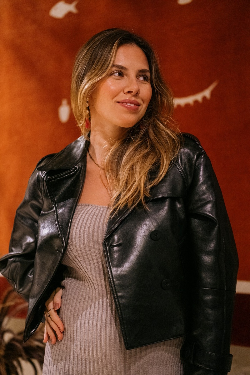 Victória Sanhudo Boettcher prestigiando o lançamento.
