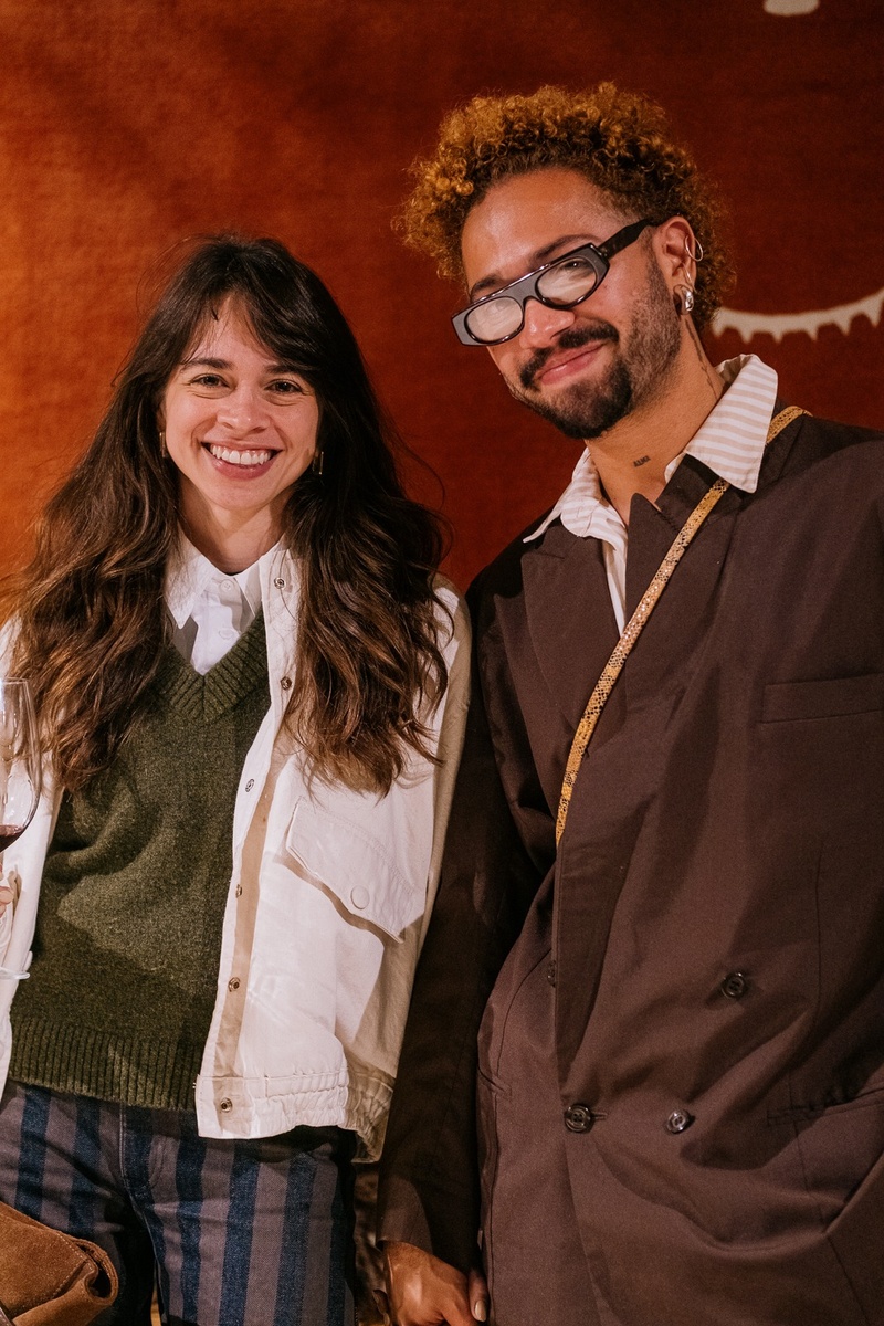 Clara Nahas e Nicholas Oher da OHMA Design no lançamento.